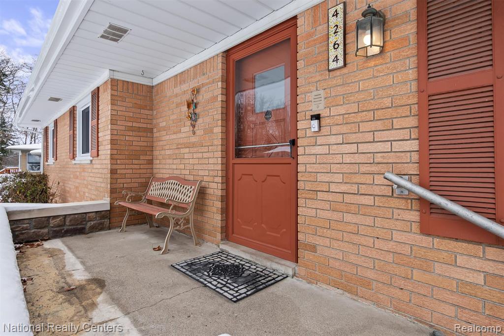 4264 Woodstock Road, Waterford, MI 48328 — Photo 9