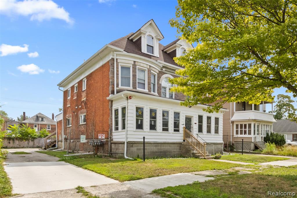 558 Marston Street, Detroit, MI 48202 — Photo 2