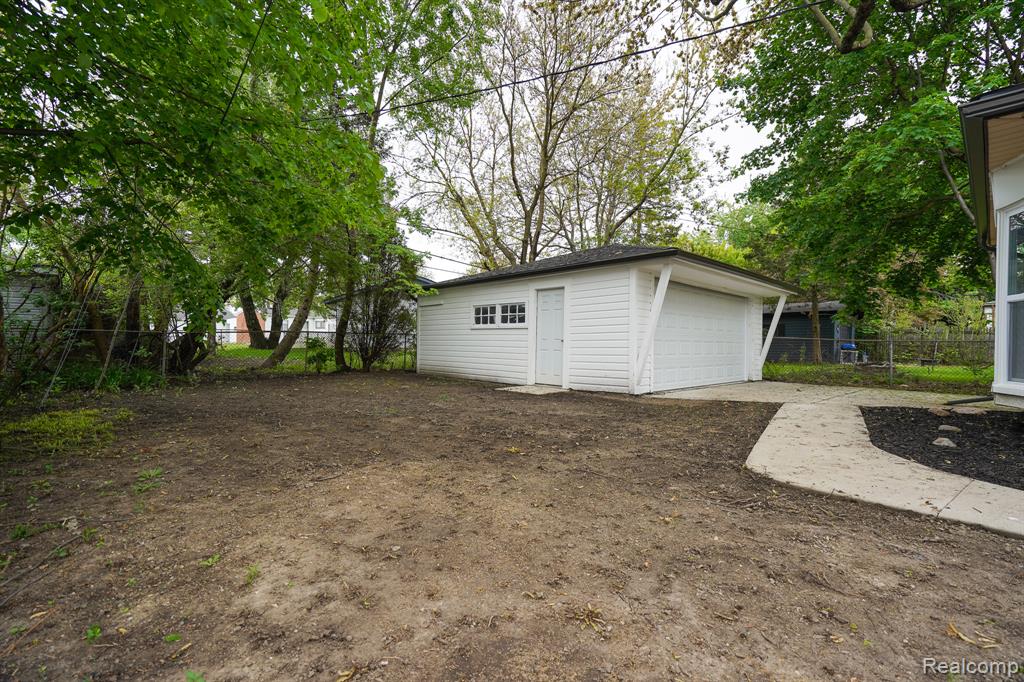 30644 HAYES Road, Roseville, MI 48066 — Photo 10