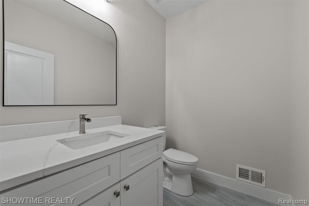 5636 Paris, Sterling Heights, MI 48310 — Photo 21