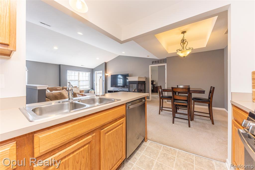 11698 Farmington Road, Livonia, MI, 48150