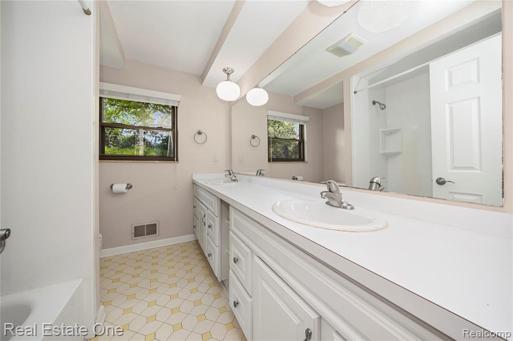6995 Allen Hill Court, Clarkston, MI 48348 — Photo 30