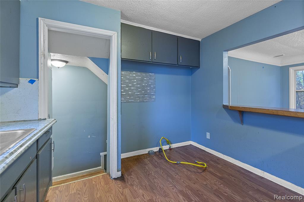 20301 KENOSHA Street, Harper Woods, MI 48225 — Photo 8