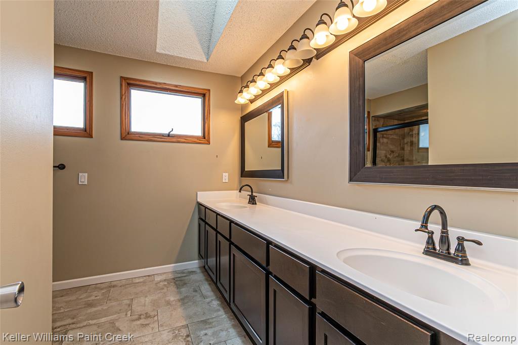 5700 Point Of The Woods Drive, West Bloomfield, MI 48324 — Photo 54