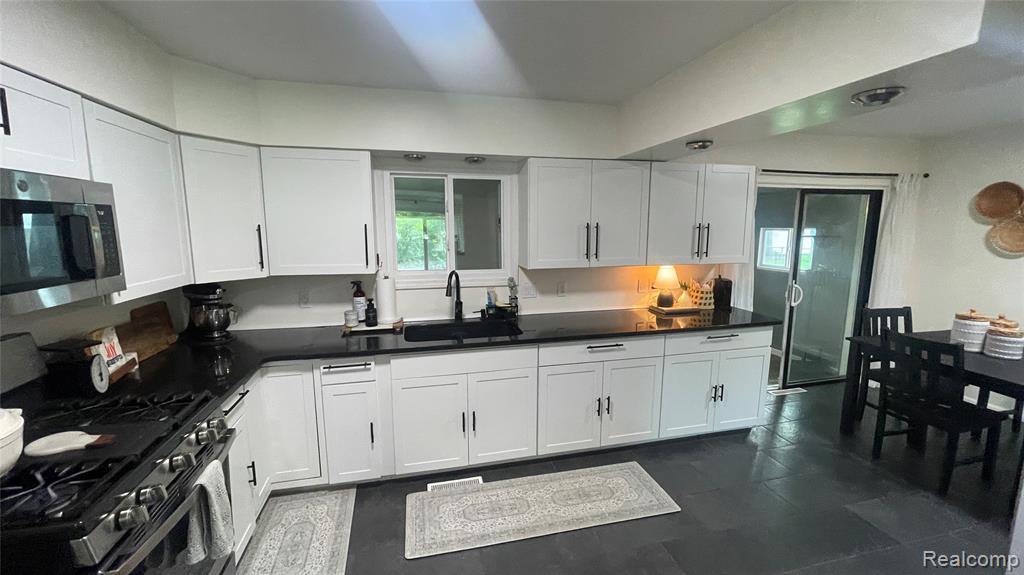 2966 Burlington Drive, Buena Vista, MI 48601 — Photo 35