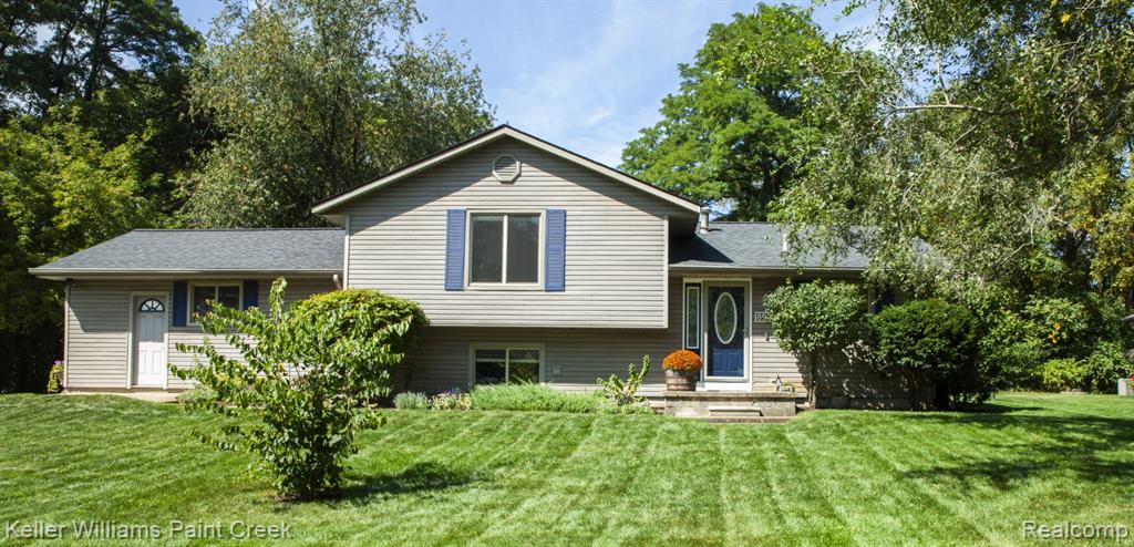 8911 Tartan Drive Drive, Clarkston, MI 48348 — front exterior