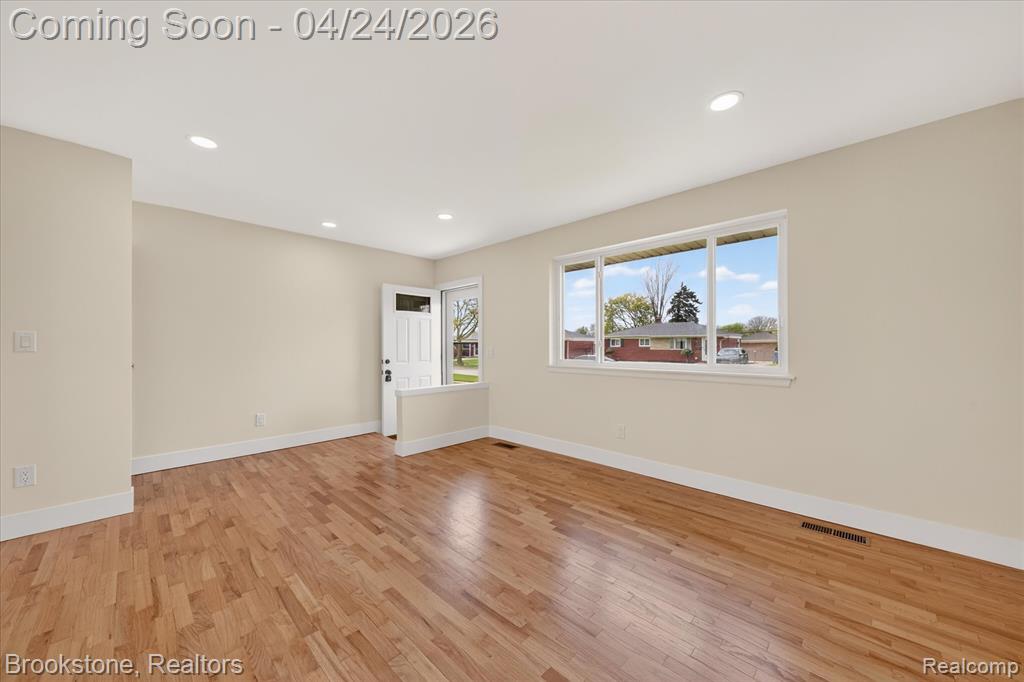 30428 Iroquois Drive, Warren, MI 48088 — Photo 10