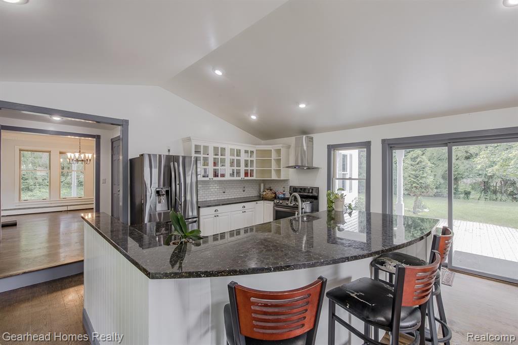 6296 Elizabeth Lake Road, Waterford, MI 48327 — Photo 20