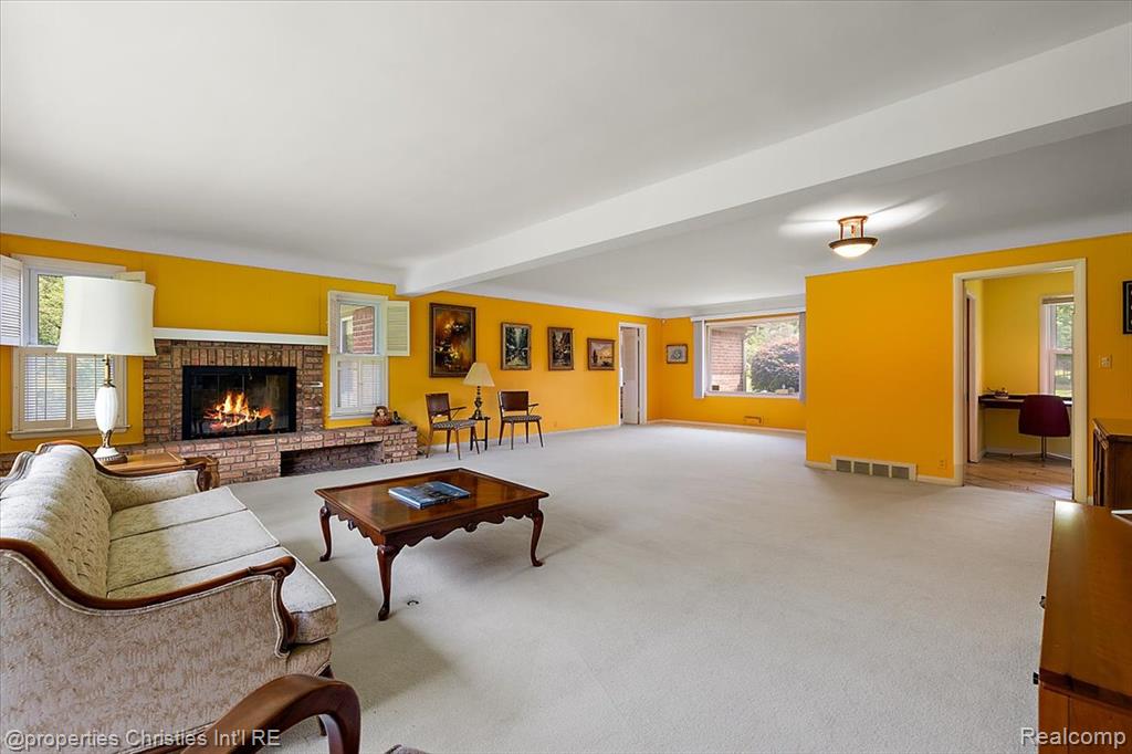 5252 Doherty Drive, West Bloomfield, MI 48323 — Photo 9