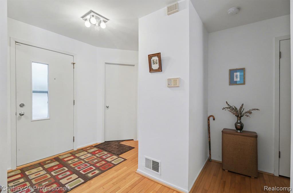 6680 Ridgefield Circle, 102, West Bloomfield, MI — Photo 6