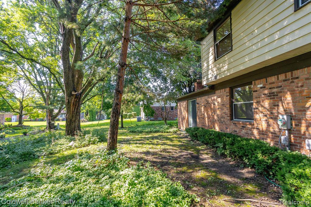 5310 HERTFORD Drive, Troy, MI 48085 — Photo 31