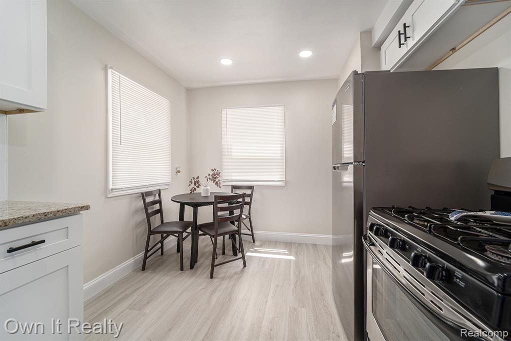 7660 W Parkway Street, Redford, MI 48239 — Photo 8