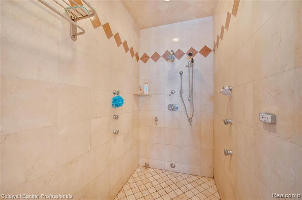 4359 Longview Drive, Lapeer, MI 48446 — Photo 38