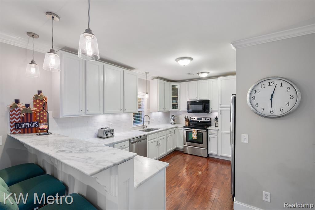 735 E HURON Street, Milford, MI 48381 — Photo 7