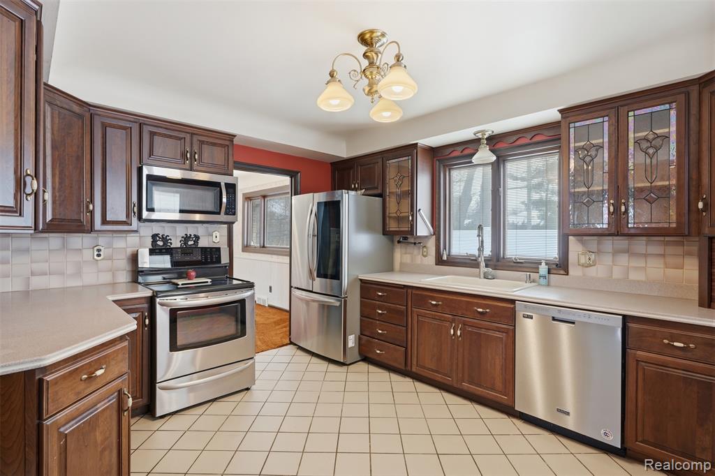 6006 Rosetta Street, Dearborn Heights, MI 48127 — Photo 10