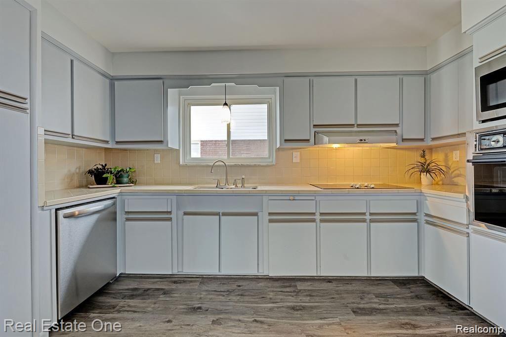 45752 JEFFERSON Avenue, Chesterfield, MI 48047 — Photo 13