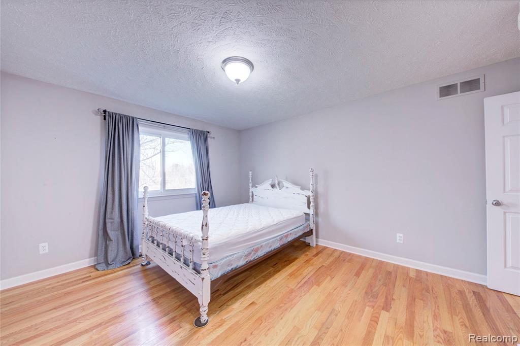 1040 Spirea, Howell, MI 48843 — Photo 15