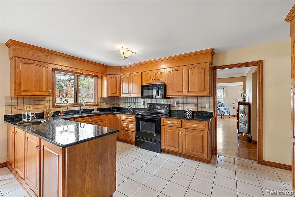 4366 Ardmore Drive, Bloomfield Hills, MI 48302 — Photo 15