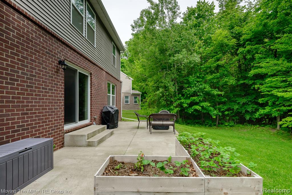 42880 Frederick Court, Belleville, MI 48111 — Photo 44