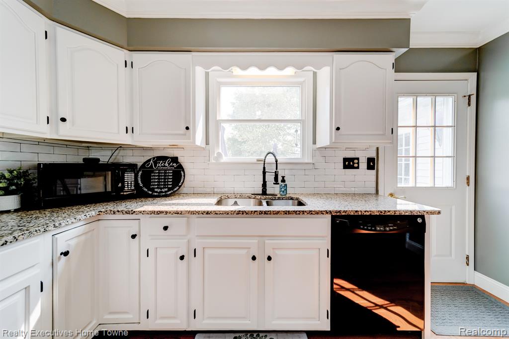 4238 FAIRWAY Drive, Fort Gratiot, MI 48059 — Photo 17