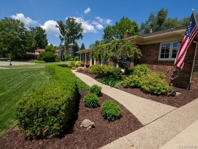 4923 Dusk Drive, Utica, MI 48316 — Photo 3