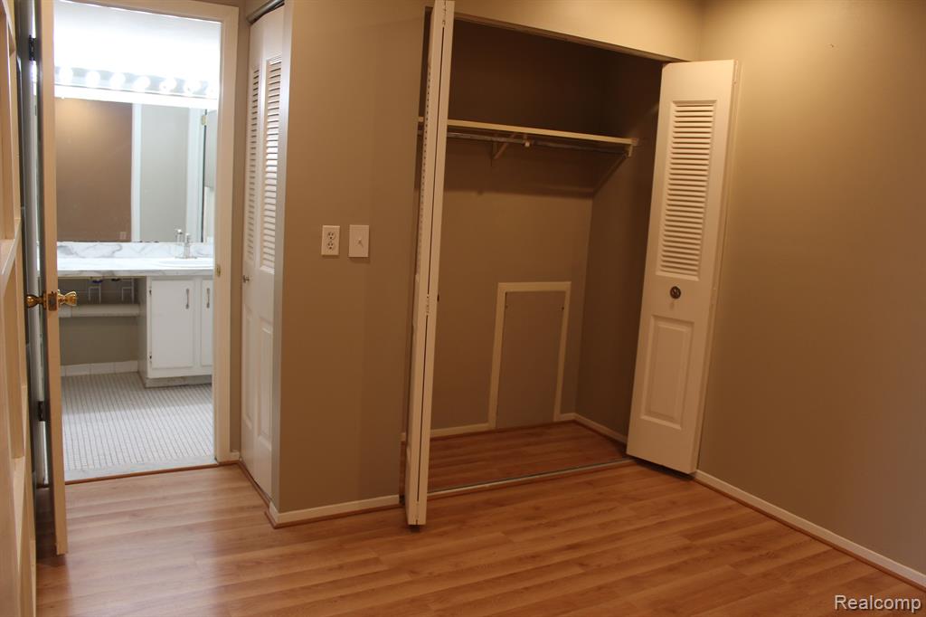 922 CHESTNUT HILL Drive, Auburn Hills, MI 48326 — Photo 27