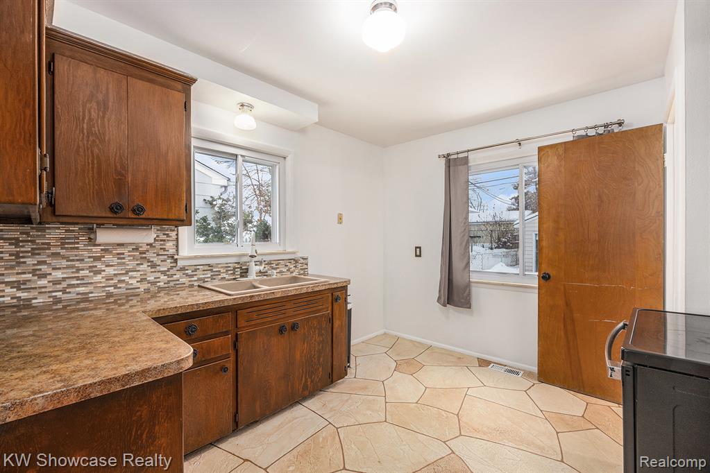 575 4th Avenue, Pontiac, MI 48340 — Photo 7