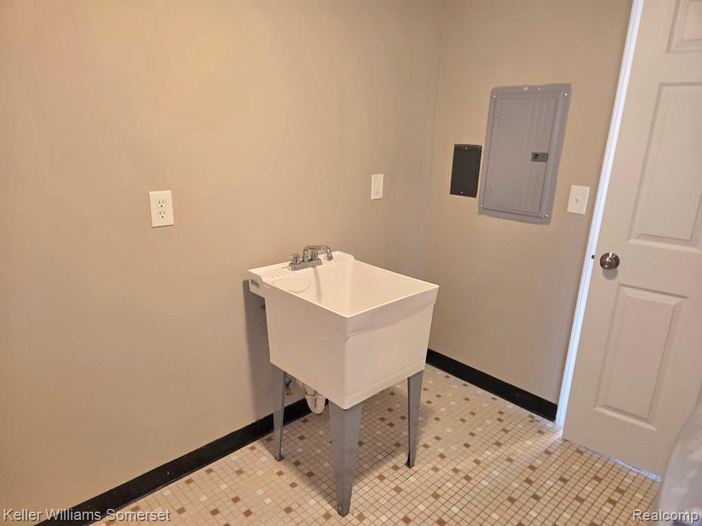 71 Meadow Wood Drive, Rochester Hills, MI 48307 — Photo 25