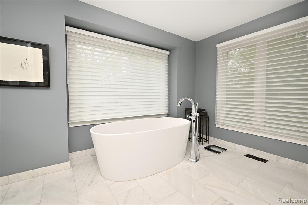 4801 N Harsdale Road, Bloomfield Hills, MI 48302 — Photo 32