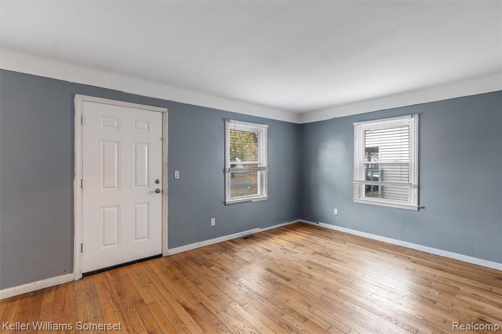 19239 Beaconsfield Street, Harper Woods, MI 48225 — Photo 5