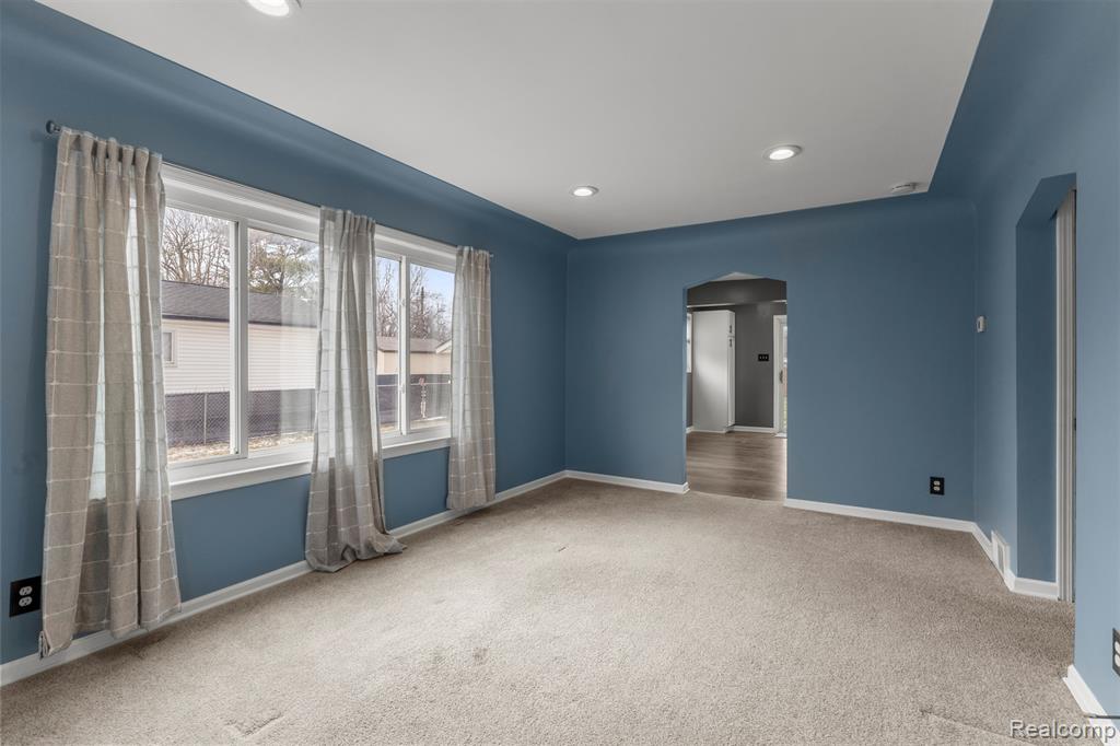 4976 Weddell Street, Dearborn Heights, MI 48125 — Photo 9