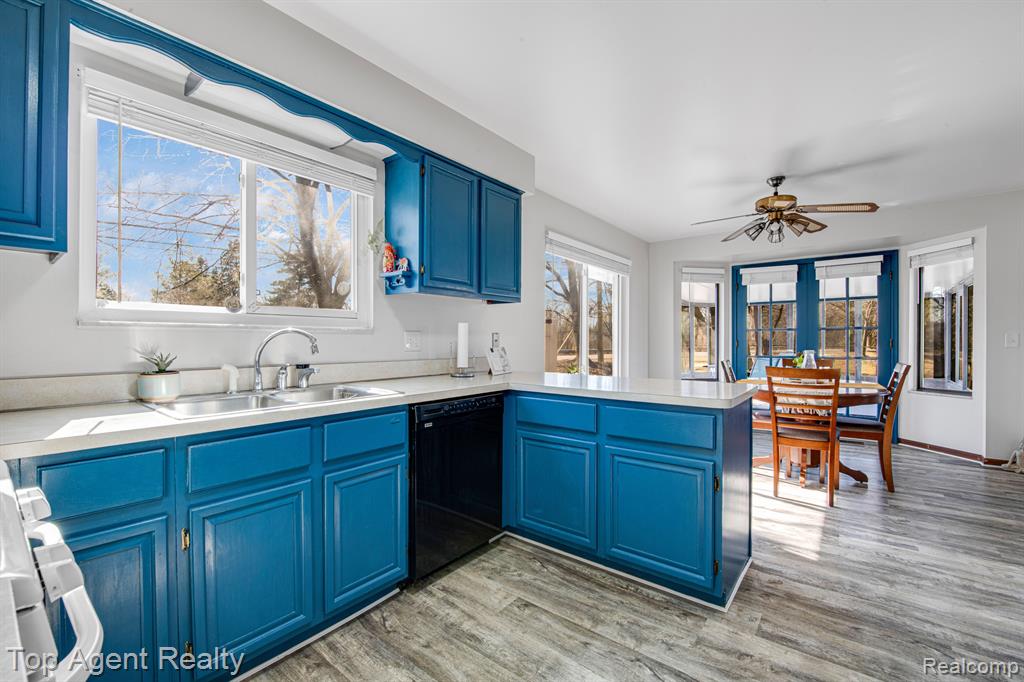 42185 KINGSLEY Drive, Clinton Twp, MI 48038 — Photo 9
