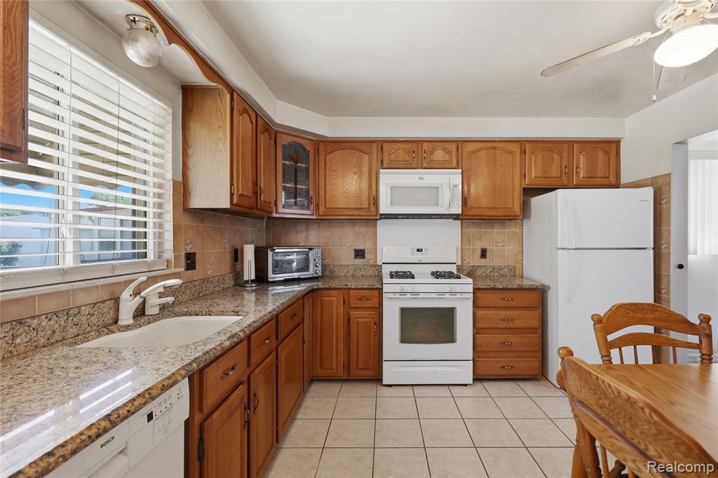 28832 Los Olas Drive, Warren, MI 48093 — Photo 7