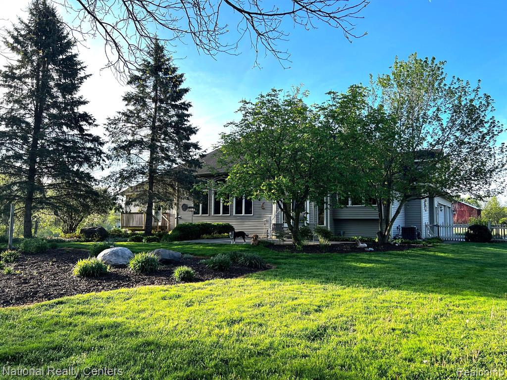 7125 MANOR Lane, Fowlerville, MI 48836 — Photo 2