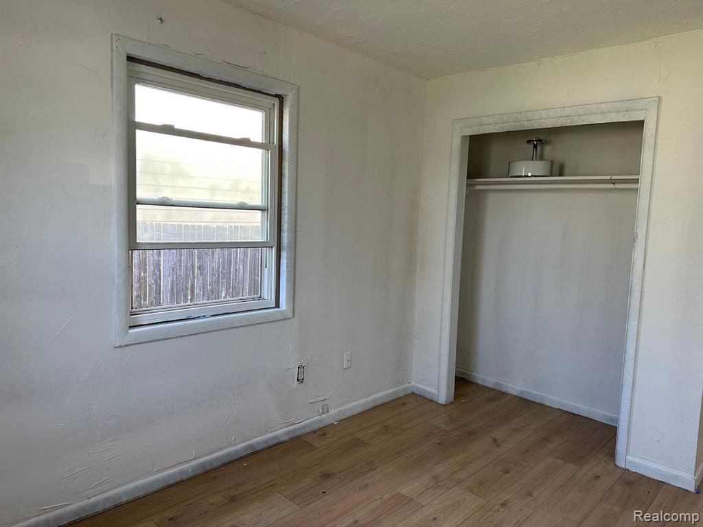 667 HEIGHTS Road, Lake Orion, MI 48362 — Photo 9