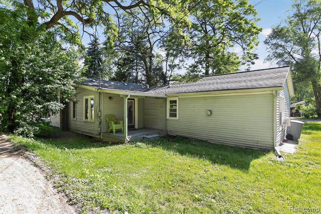 128 Front Drive, Whitmore Lake, MI 48189 — Photo 2
