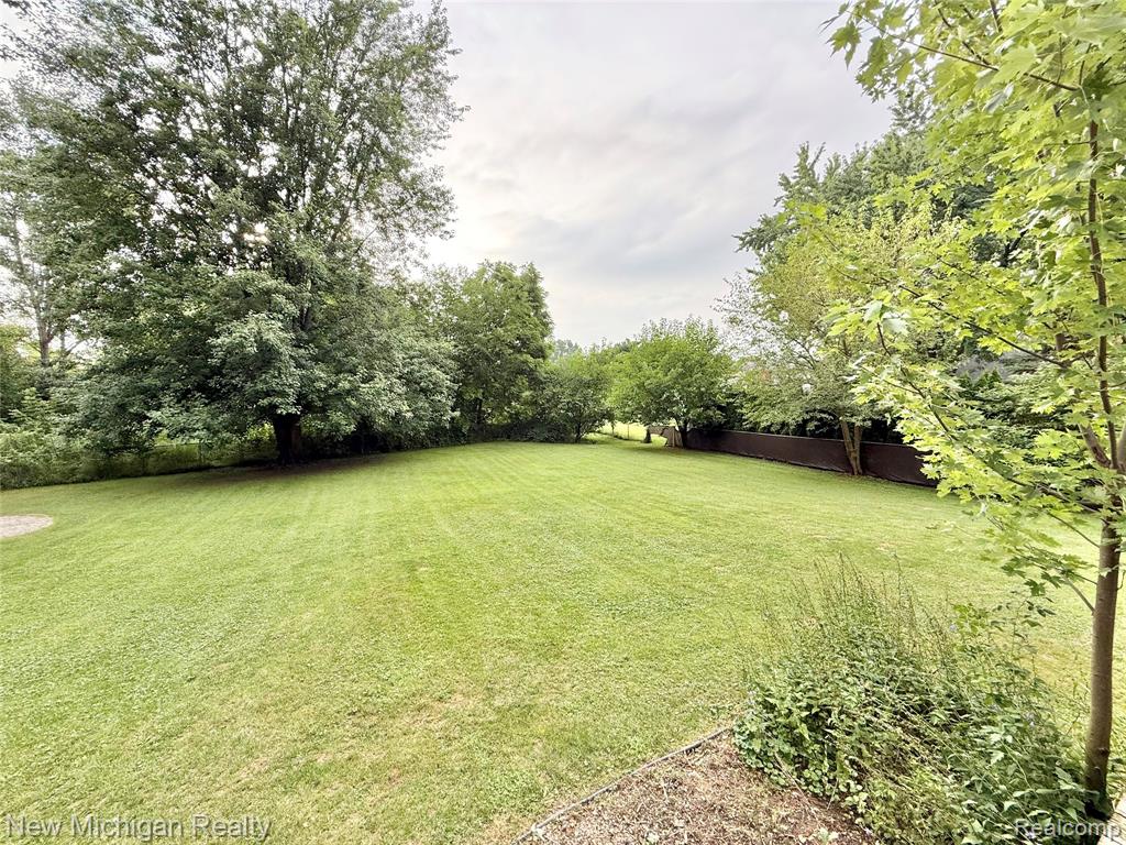 5534 Continental Road, Grand Blanc, MI 48439 — Photo 11