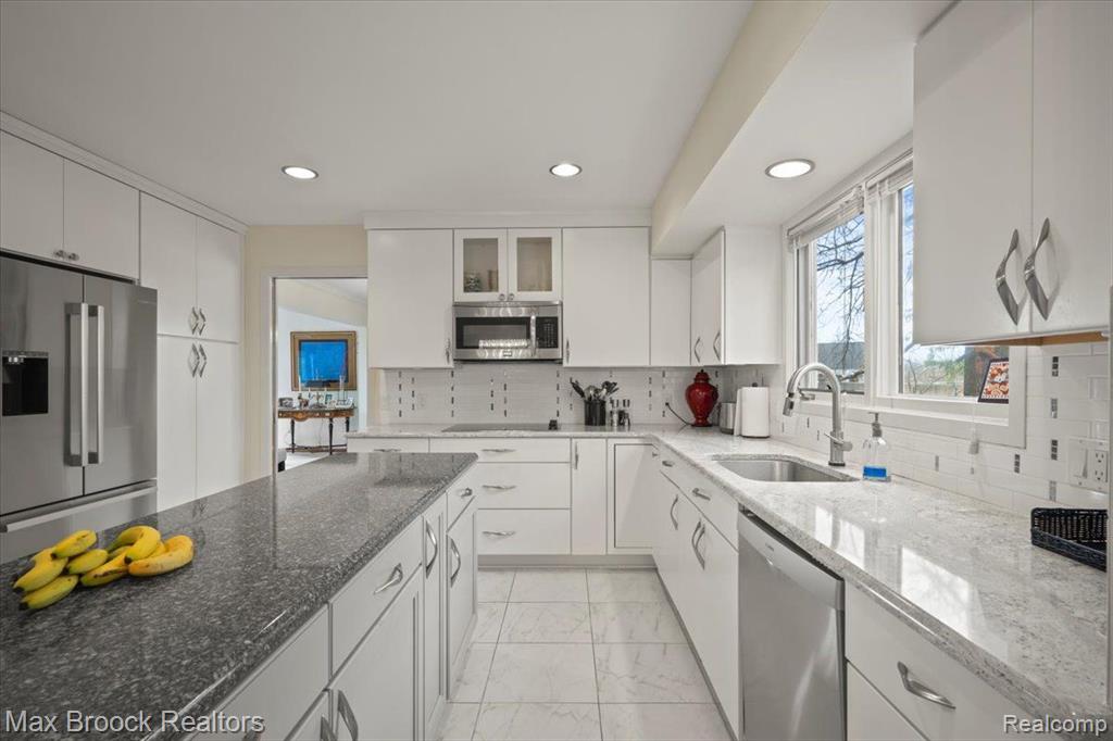 6362 CHARLES Drive, West Bloomfield, MI — Photo 17