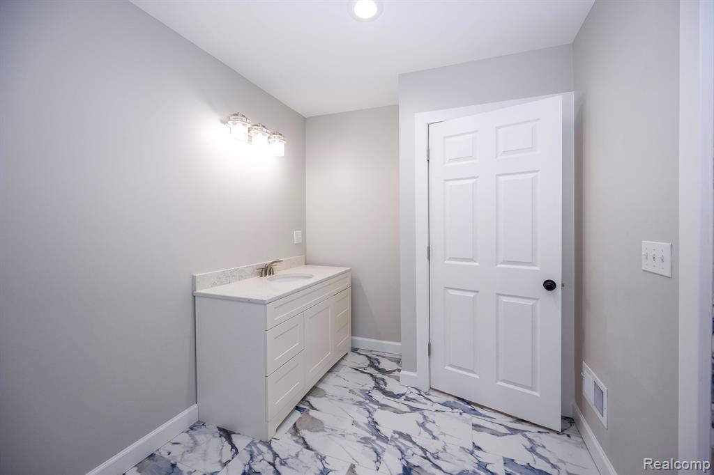 7519 Orchard Avenue, Dearborn, MI 48126 — Photo 33