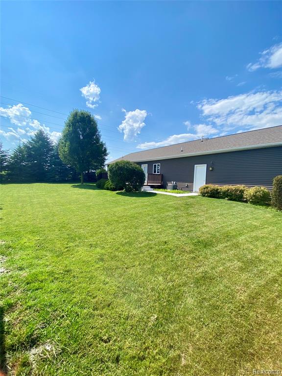 7758 DRAKESHIRE BLVD, Almont, MI 48003 — Photo 12