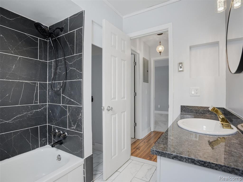 4345 Crooks Road, 36, Royal Oak, MI 48073 — Photo 14