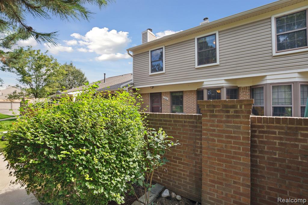 22040 EDGEWATER, Novi, MI — Photo 4