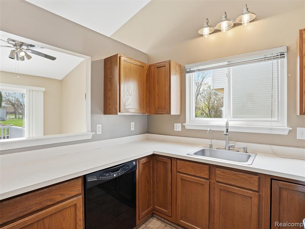 5837 Northridge Circle, Waterford, MI 48327 — Photo 15