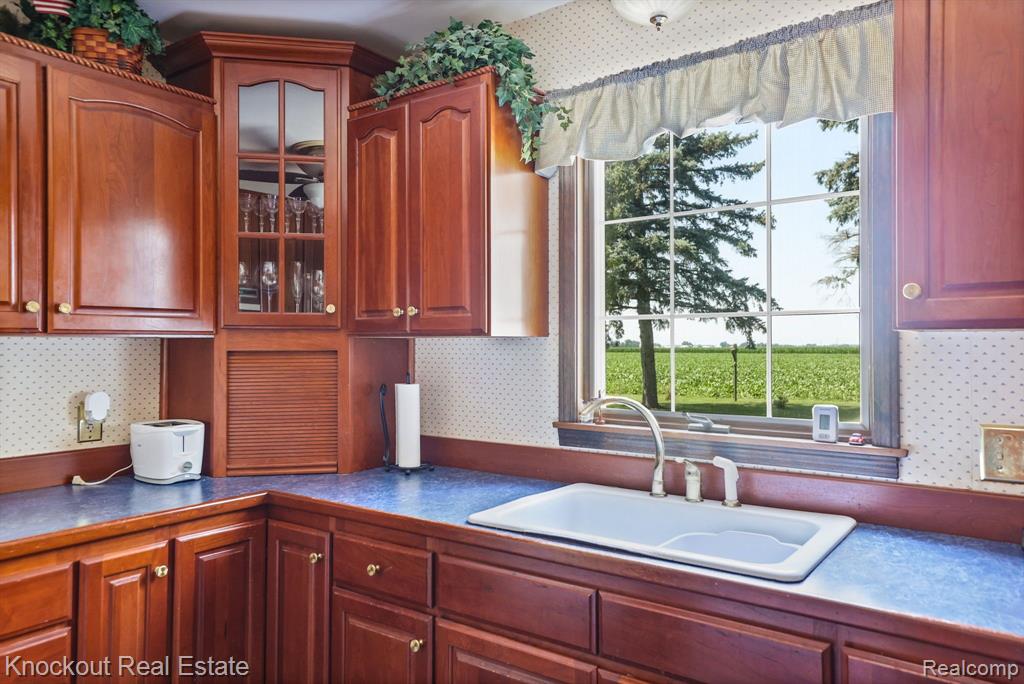 858 Zehnder Drive, Frankenmuth, MI 48734 — Photo 13