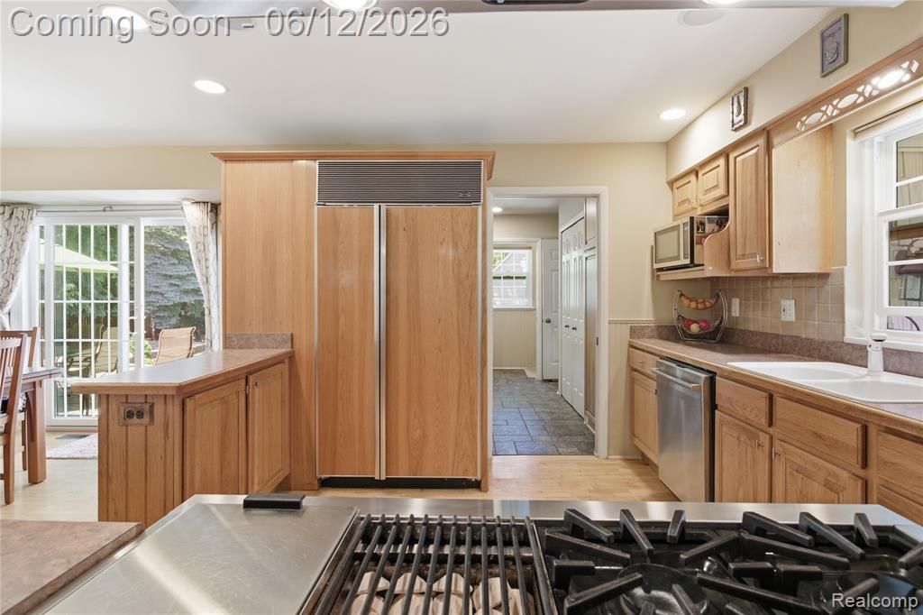 830 Hemingway Road, Lake Orion, MI 48362 — Photo 14