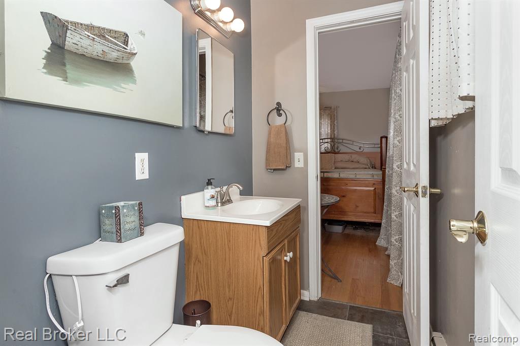 495 GLENN Court, Lake Orion, MI 48362 — Photo 17