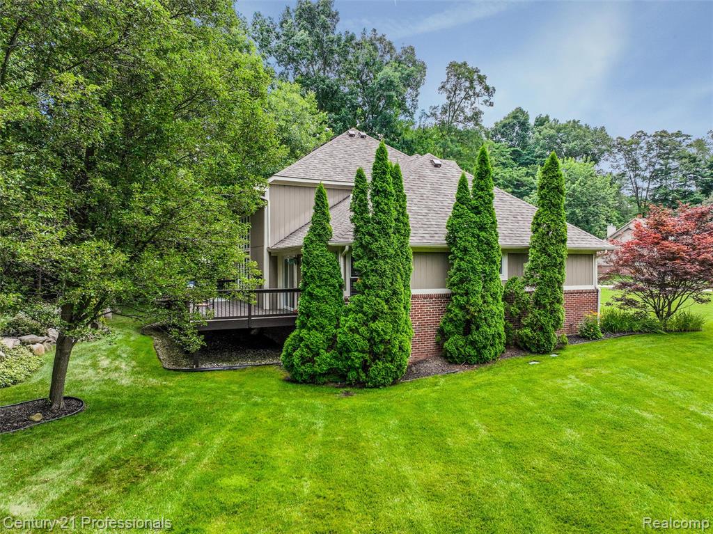 9884 Forest Ridge Drive, Clarkston, MI 48348 — Photo 39