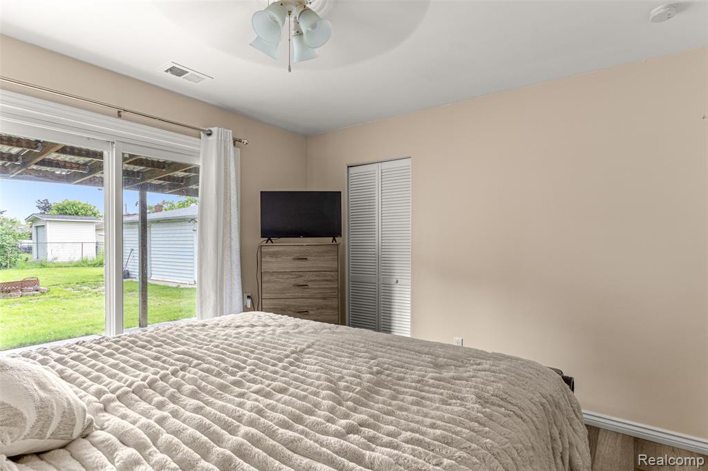 8039 Nightingale Street, Dearborn Heights, MI 48127 — Photo 16