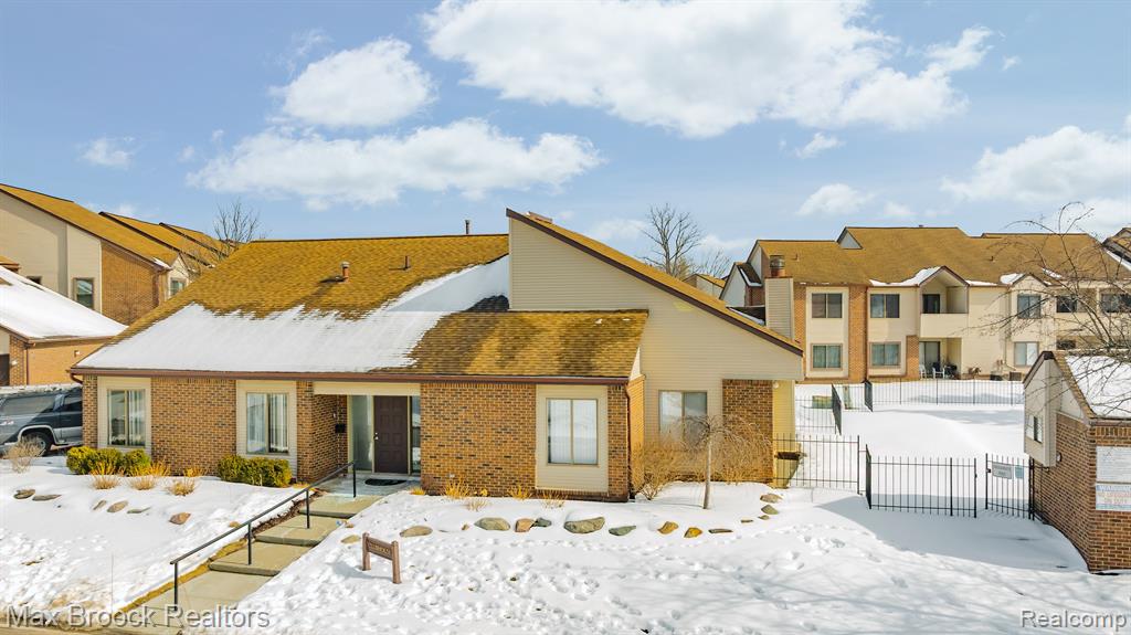 6689 W Ridgefield Circle, West Bloomfield, MI — Photo 39