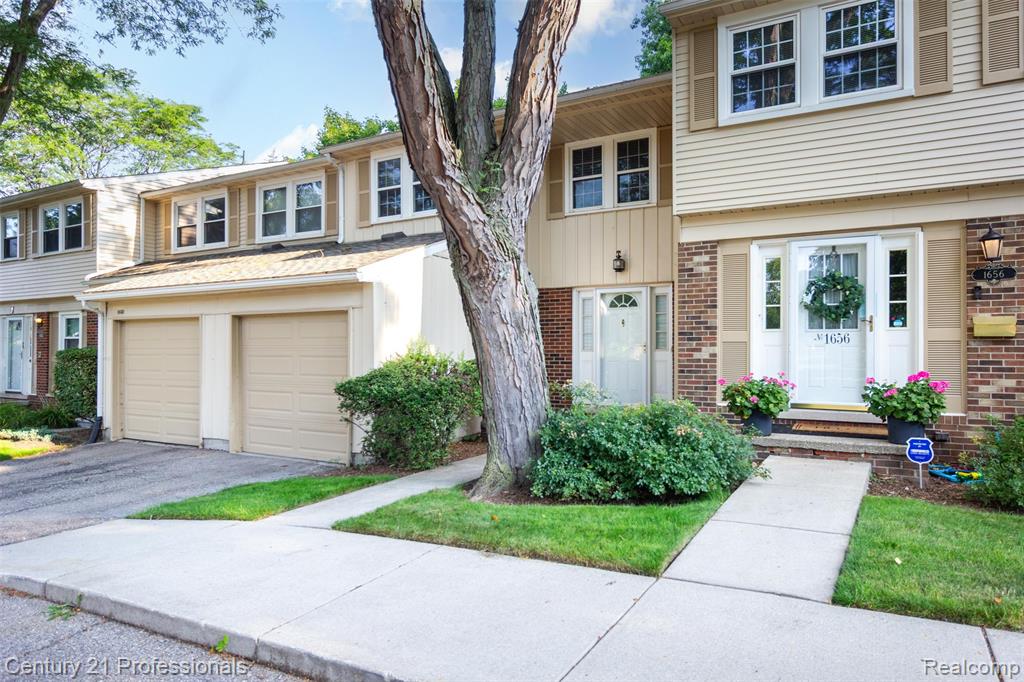 1658 Brentwood Drive, Troy, MI 48098 — Photo 2